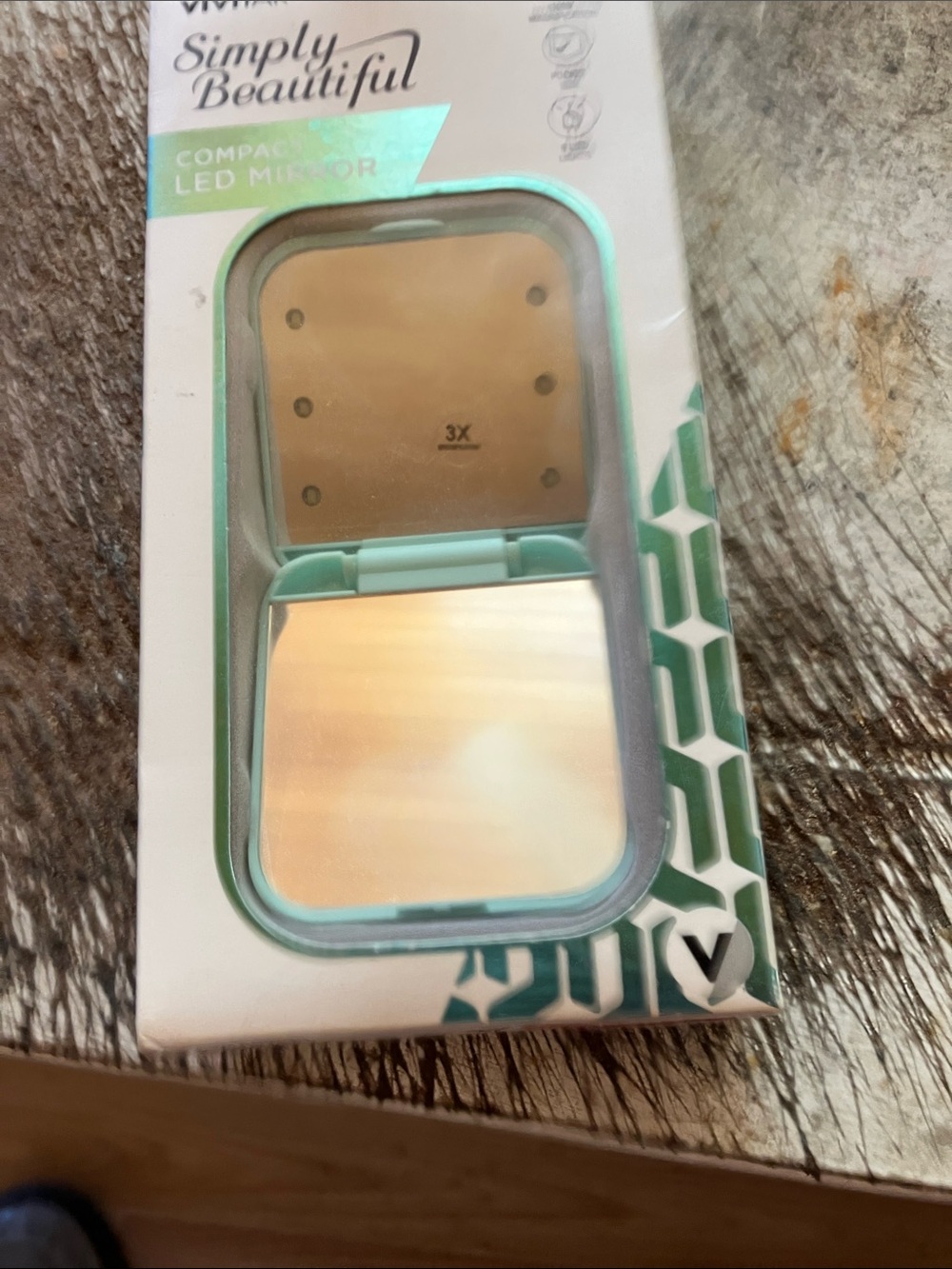 Simply Be LED Compact Mirror in Mint Green